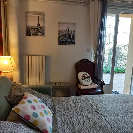 Studio, Proche Piscine Patinoire Iut Lycee Golf Calme Excellent Emplacement, Terrasse Park Ferme Apartmán *